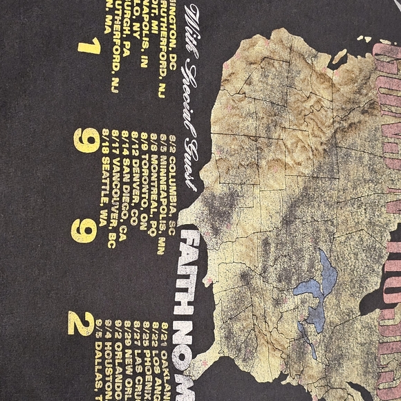 Guns N' Roses and Metallica Graphic T-Shirt - Picture 5 of 7